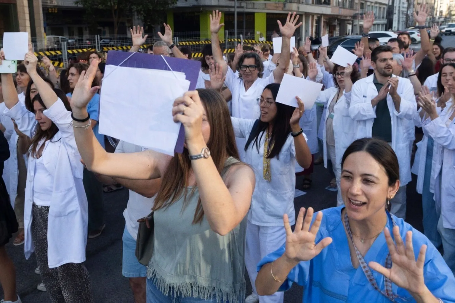 Sanidad ajusta el Estatuto Marco sin ceder en los límites de jornada y guardias médicas